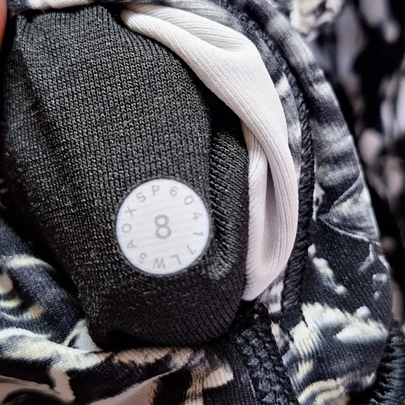 Lululemon Leggings Size 8 ☆Like New☆ - Picture 8 of 8